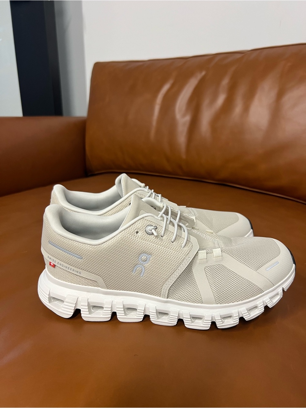 On Running WOMENS CLOUD 6 WIDE PEARL WHITE 9